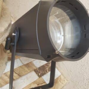 300 WATTS COB ZOOM FRESNEL LIGHT.